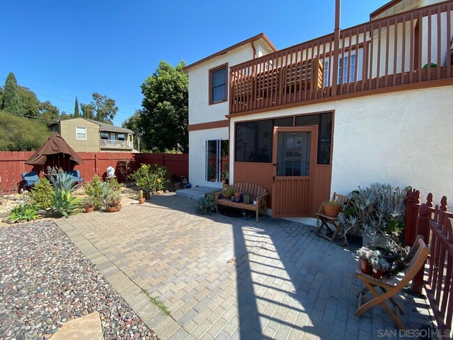 Building Photo - 1918 Carmelina Dr. Rental