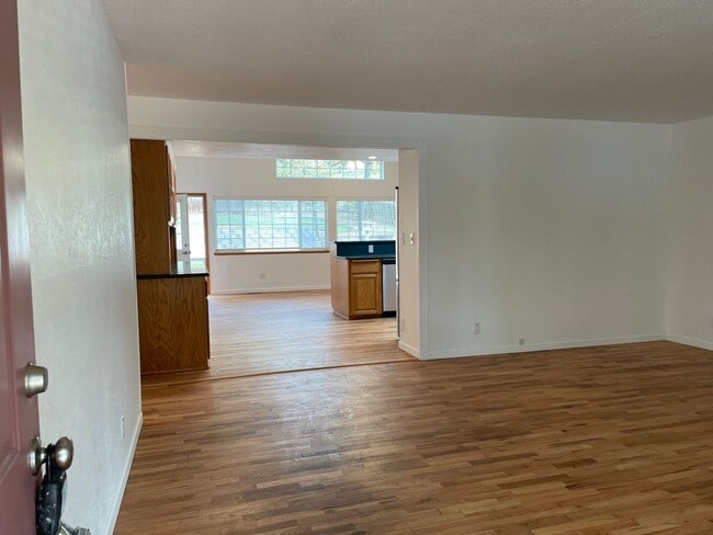 Photo - Nice 3 Bedroom 2 Bath Home-Office Space-Lo...