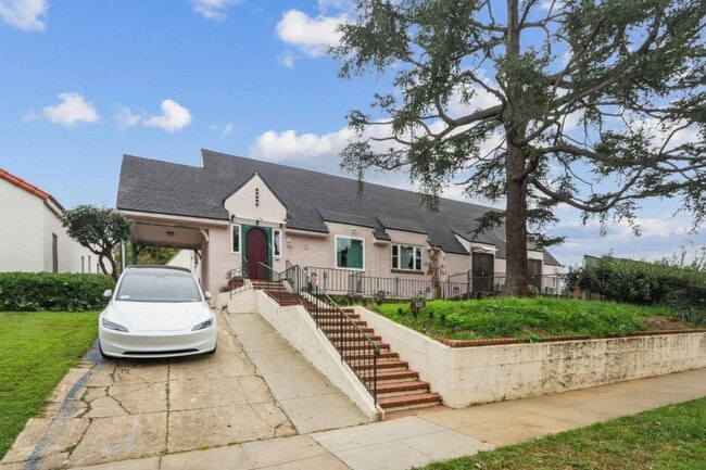 Building Photo - 522 Westminster Ave