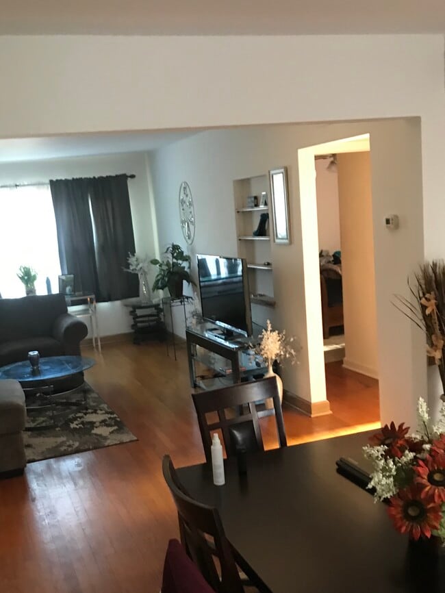 Building Photo - 7922 W Center St Unit 7922 W Center Street #2