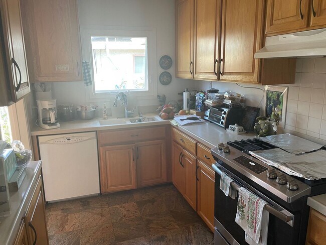 6342 Clara Lee Ave