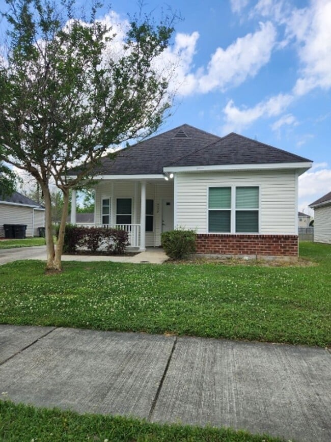 Building Photo - House for Rent