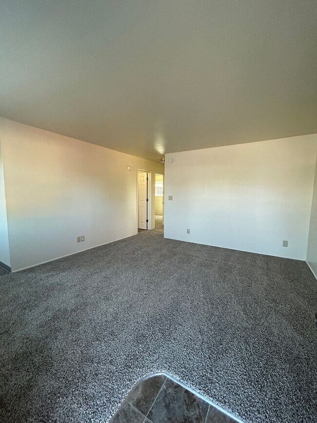 Photo - (964) 2 Bedroom / 1 Bathroom Unit 05