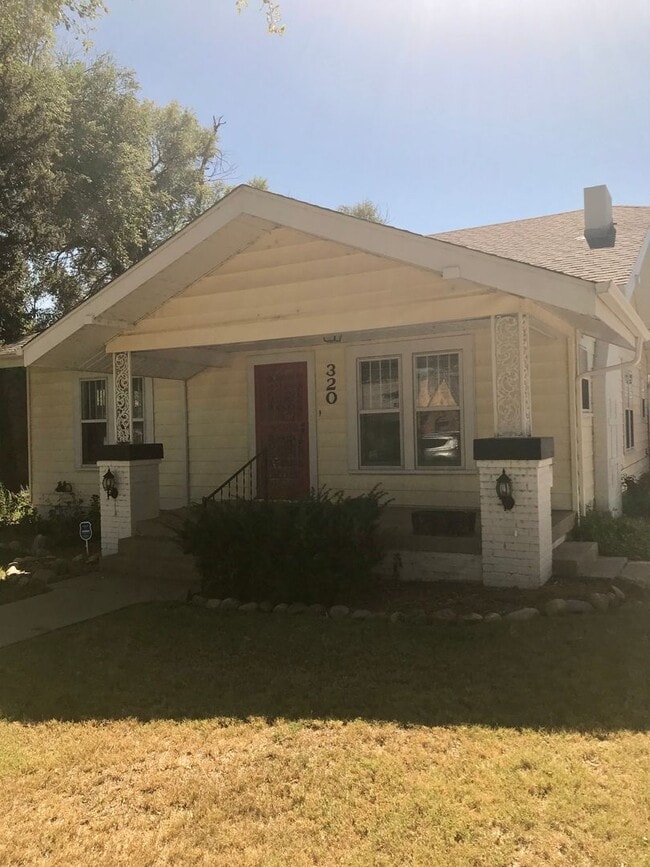 Photo - 4 Bedroom, 2 Bath in Sunset Terrace!