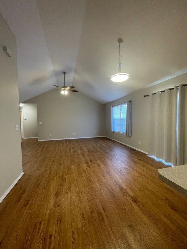 Photo - Executive Rental in Willard School District