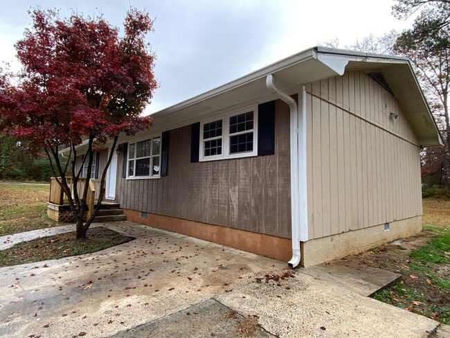 4 bedroom, 1-1/2 bathroom House in West Rome! - 4 bedroom, 1-1/2 bathroom House in West Rome!