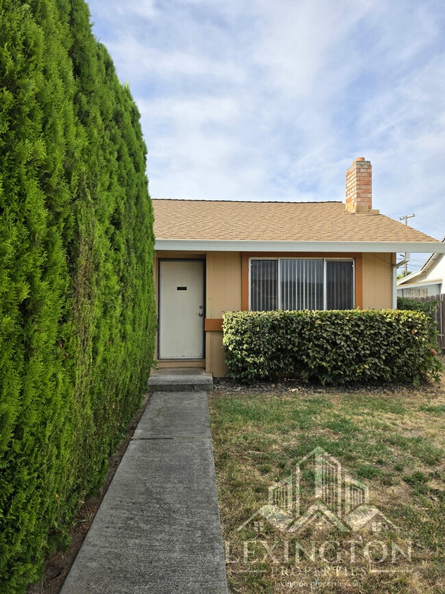 Charming 3BD, 1BA, Home with Modern Upgrades in Antelope, CA