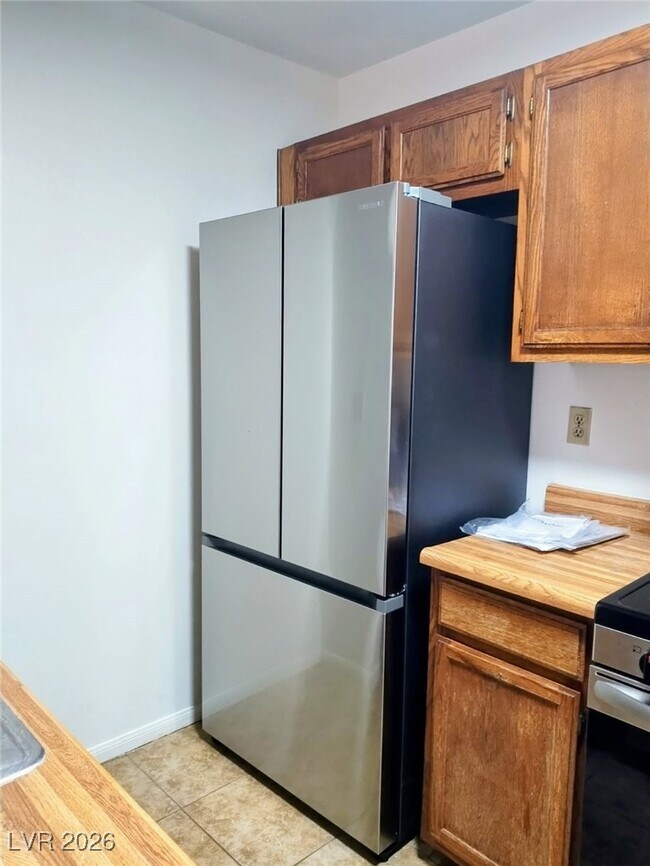 Photo - 1361 E University Ave. Unidad 110