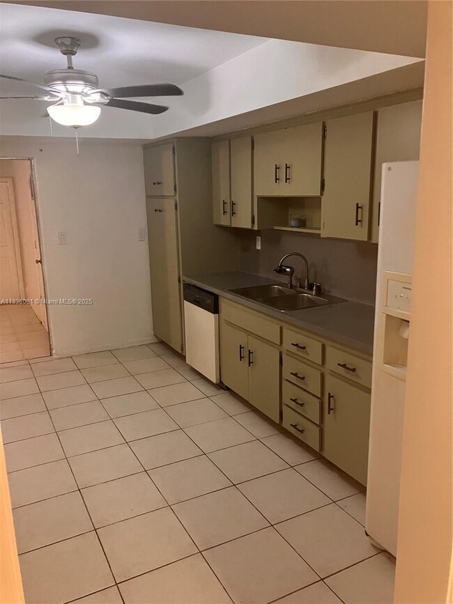 Building Photo - 10901 SW 78th Ave Rental