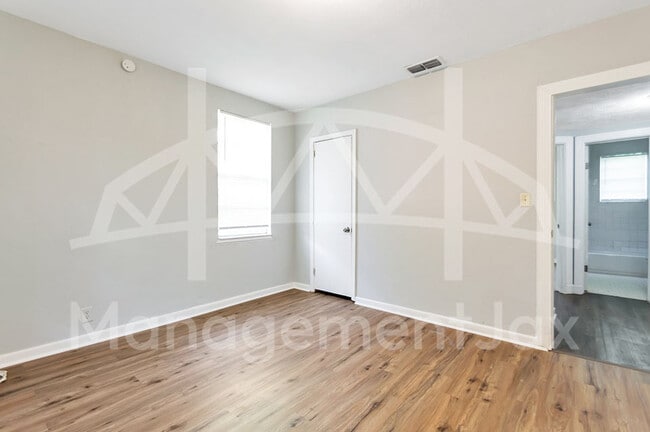 Photo - 2311 W 16th St