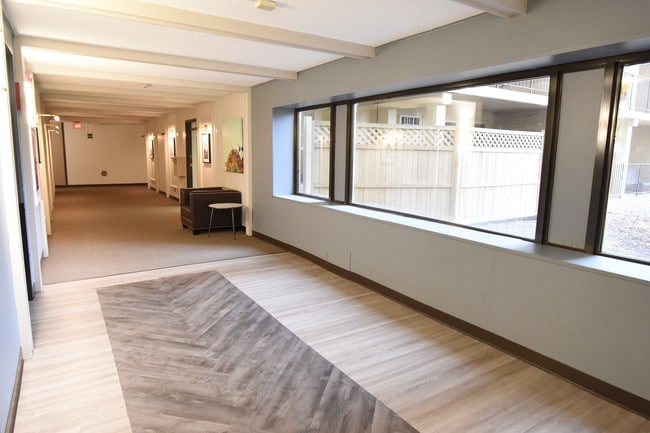 Lobby - Knollwood Towers West  Apartments