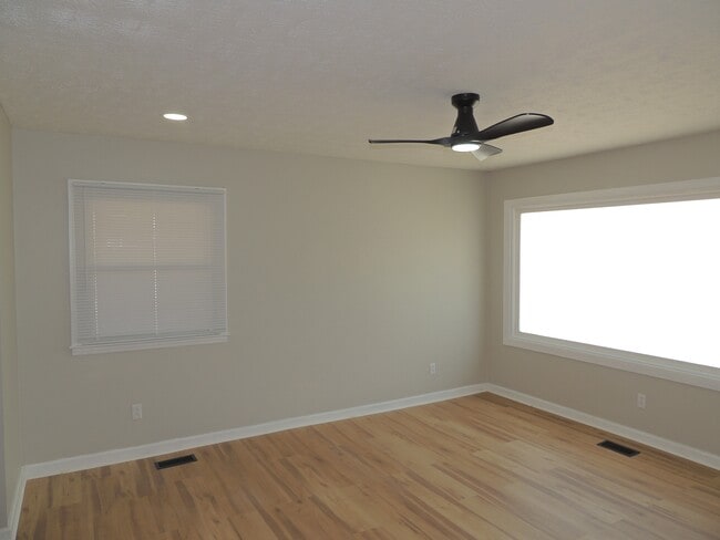 Photo - 5200 Mawood Ave