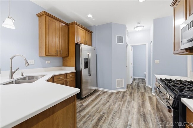 Photo - 472 Majestic Ln