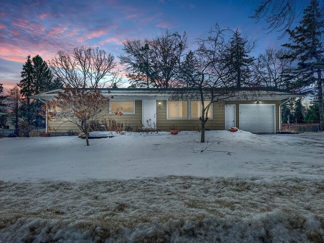 Photo - 276 Dawn Ave