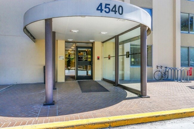 Building Photo - 4540 8th Ave NE Unit University Plaza #202