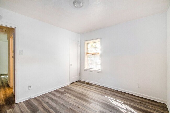 Photo - 1711 Nemnich Rd