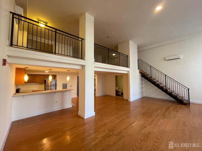 Building Photo - 141 S Harrison St Unit 1H