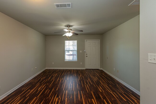 Photo - 2 bed, 1 bath in great location - move in ready! New pics coming soon!