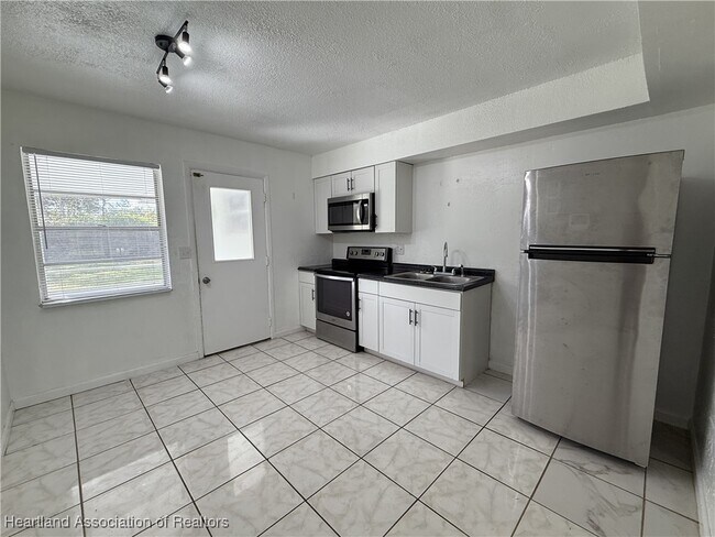 Photo - 618 Lake Groves Rd NW