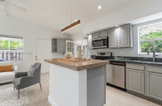 Photo - 1032 SW 22nd Ter