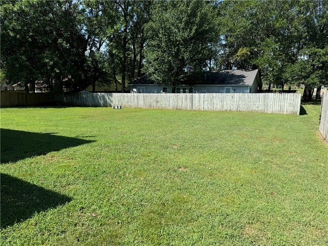 Photo - 1114 Mockingbird Ln