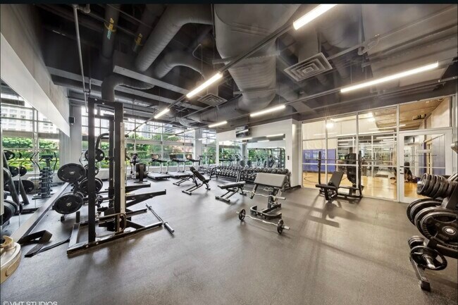 Photo - 545 N Dearborn St