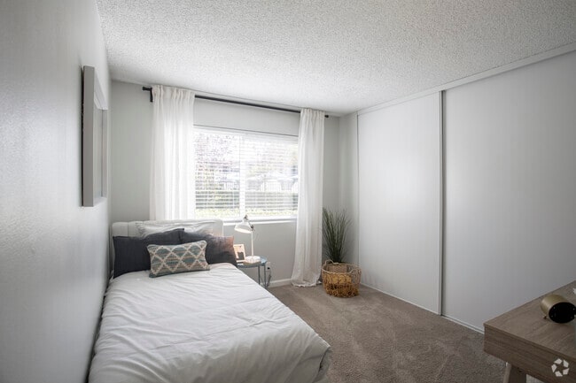 2 BR, 2 BA - 924 SF