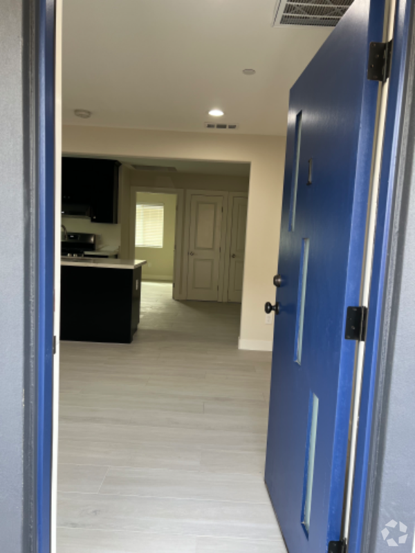 Building Photo - 954 J St Unit 1 Rental