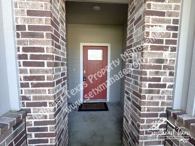 111 Lakeway Circle