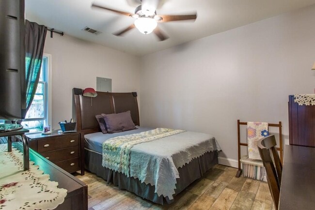 Photo - 737 Cherokee Ave SE Unidad Carriage House