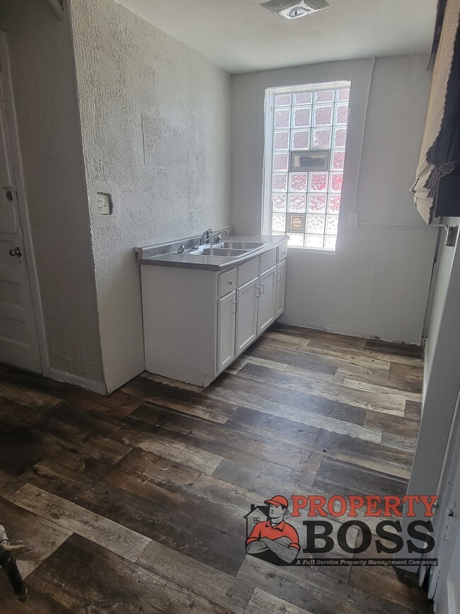 Photo - 1086 Harrison Blvd