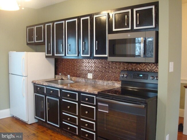 Photo - 207 Wollerton St