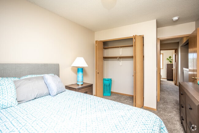 3BR, 2BA - 1,054 SF