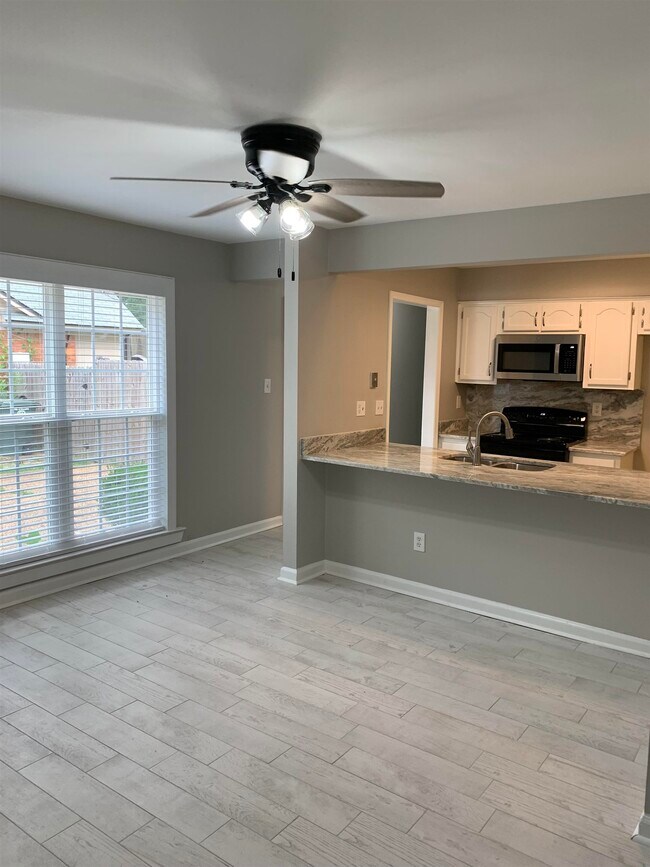 Photo - 4834 Sturbridge Ln