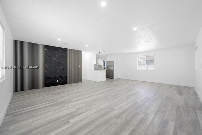 Photo - 5580 Plunkett St