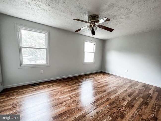 Photo - 811 Calvert Towne Dr
