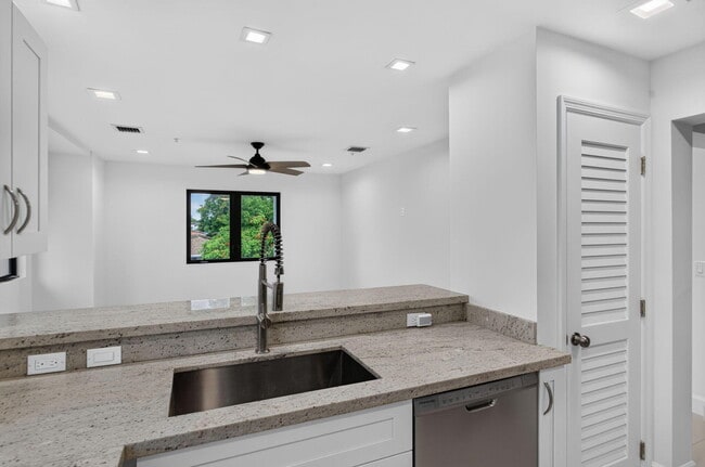 Photo - 444 NW 41st St