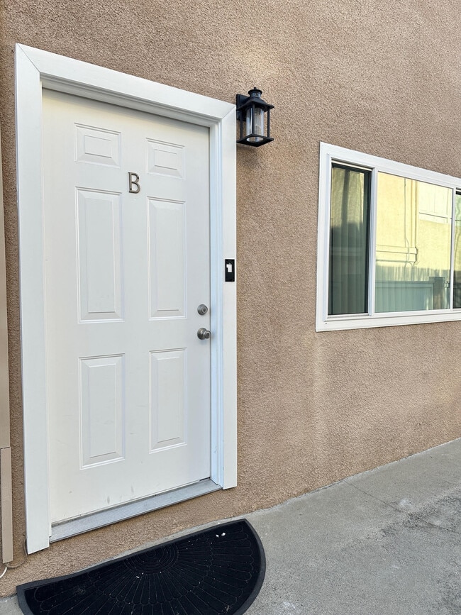 Building Photo - 1909 Bataan Rd Unit B