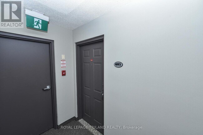 Photo - 75 Huxley St Unit 605