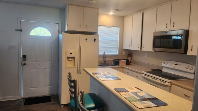 Photo - Byron Ellinor Unit 3 Byron Ellinor Apt C