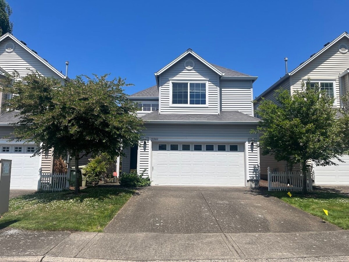 Lovely Traditional 3 BD* 2.5 BA* Cottage H... - Lovely Traditional 3 BD* 2.5 BA* Cottage H... House