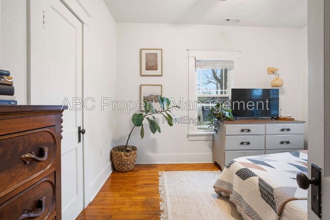 Photo - 401 W Price Ave