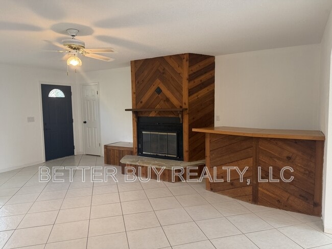 Photo - 337 N 10th St