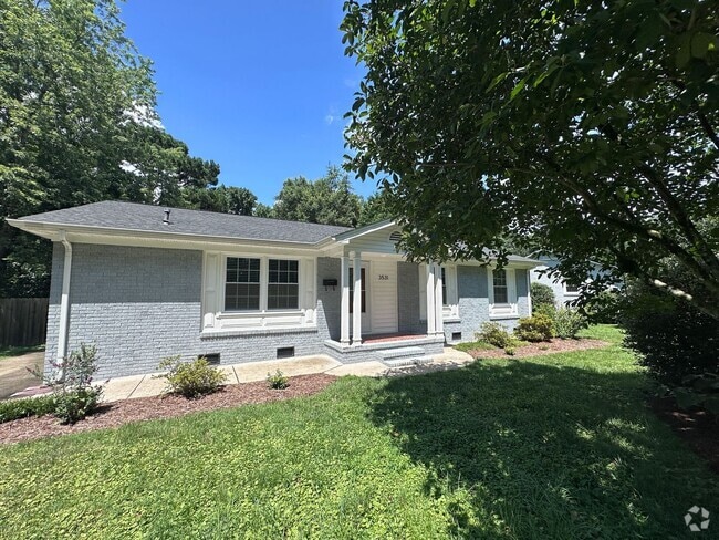 Building Photo - Beautiful 3 Bedroom Home in Windsor Park!!