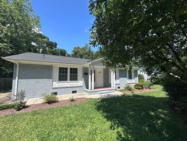 Beautiful 3 Bedroom Home in Windsor Park!! - Beautiful 3 Bedroom Home in Windsor Park!!