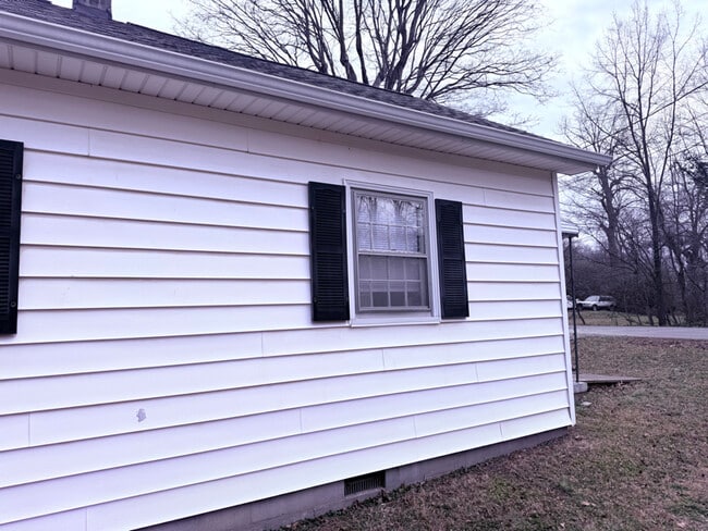 Photo - 537 Robertson St