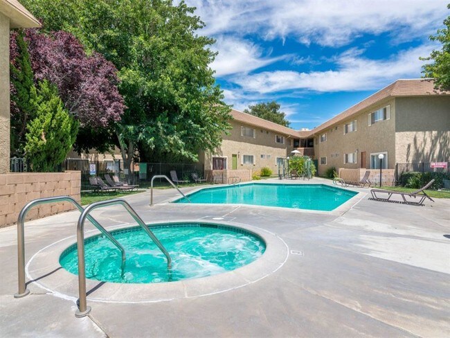 Photo - Racquet Club Apartments