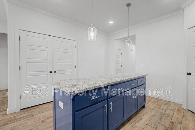 Photo - 3213 SW Hillstone Ave