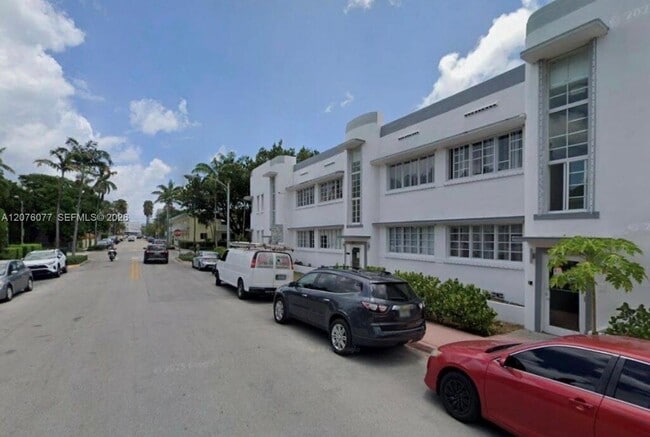 Building Photo - 810 7th St Unit 106