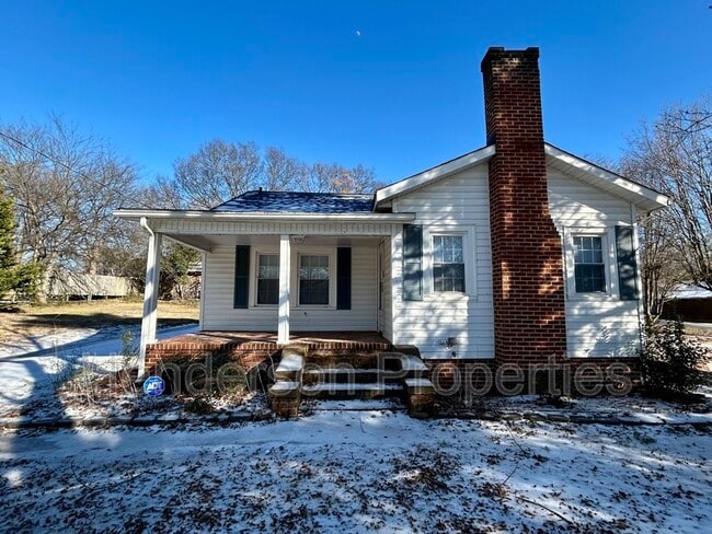 Building Photo - 935 Old Charlotte Rd SW